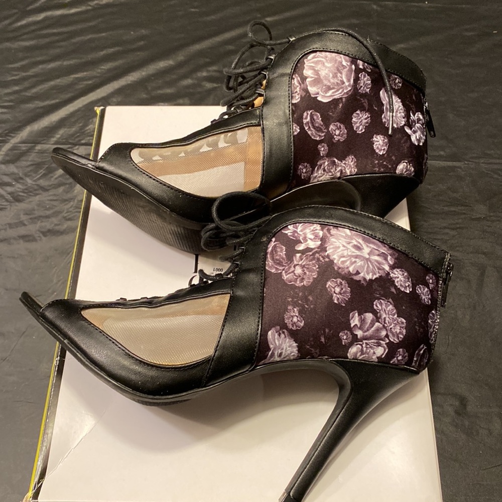 Shoes - Picture 4 of 4